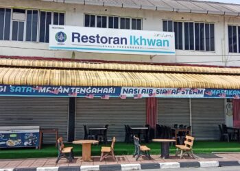 SALAH sebuah restoran dipercayai milik GISB di Jalan Sultan Zainal Abidin, Kampung Tanjung, Kuala Terengganu ditutup sejak Jumaat lalu. - UTUSAN/TENGKU DANISH BAHRI TENGKU YUSOFF