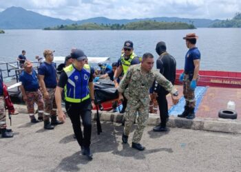 MAYAT anggota TDM dihantar ke Hospital Kota Tinggi untuk proses bedah siasat.