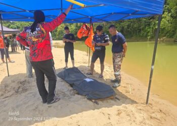 PENUNTUT UCYP ditemukan pasukan penyelamat kira-kira 25 meter dari lokasi kejadian. - FOTO IHSAN JBPM PAHANG