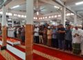 JENAZAH Allahyarham Datuk Eddin Syazlee Shith disembahyangkan di Masjid Taman Bukit Chedang sebelum dikebumikan di Tanah Perkuburan Islam, Bandar Ainsdale, Seremban.-UTUSAN/MOHD. SHAHJEHAN MAAMIN.