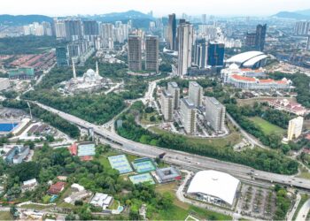 KERAJAAN diperintah menyerahkan kembali hak milik tanah seluas
106.542 hektar di Jalan Duta kepada Semantan Estate. - UTUSAN/AMIR KHALID