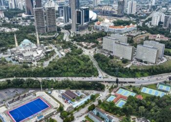 ANTARA hartanah di Jalan Duta di mana Mahkamah Tinggi mengarahkan kerajaan serah kepada Semantan Estate Sdn. Bhd. (SESB) dan syarikat itu juga telah memfailkan saman pemula terhadap kerajaan untuk Pendaftar Hak Milik Wilayah Persekutuan memindah milik tanah seluas 263.272 ekar di Mukim Batu, Daerah Kuala Lumpur kepada syarikat itu di bawah Seksyen 417 Kanun Tanah Negara 1965. UTUSAN/AMIR KHALID