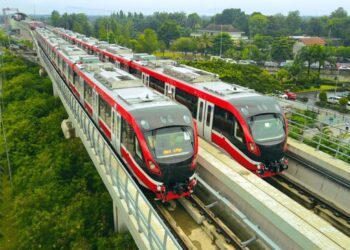 LRT dilengkapi enam gerabak, dengan sepanjang 20 meter dan mampu membawa 240 penumpang setiap 10 minit perjalanan.- AFP