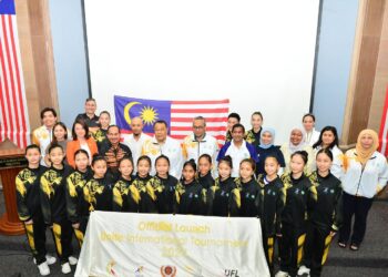 KETUA Pengarah Majlis Sukan Negara, Abdul Rashid Yaakub (tengah) melancarkan Unite International Tournament yang akan berlangsung pada 25 hingga 29 September 2024 di KLS Esplanade Mall, Klang.