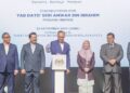 ANWAR Ibrahim ketika merasmikan Peluncuran Simposium Kebangsaan 2024: Menoktah Kemiskinan di Pusat Pameran Antarabangsa Putrajaya (PICC), Putrajaya, semalam. – UTUSAN/FAISOL MUSTAFA