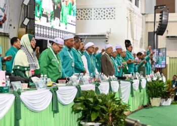 MUKTAMAR Tahunan Pas kali ke-70 melabuhkan tirainya semalam di Kompleks Al-Makmur, Kerdau di Temerloh, Pahang. - UTUSAN/SHAIKH AHMAD RAZIF