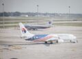 Pesawat Malaysia Airlines (MH79) dari Hong Kong ke Kuala Lumpur terpaksa dilencongkan ke Lapangan Terbang Antarabangsa Ho Chi Minh City di Vietnam susulan berdepan masalah teknikal. - GAMBAR HIASAN