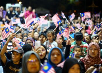 Dengan langkah-langkah yang betul, belia Malaysia boleh memanfaatkan teknologi dan media massa untuk merayakan kemerdekaan dengan cara yang lebih inklusif dan mendalam, sekaligus memastikan nilai-nilai patriotik tetap relevan dalam era moden ini.