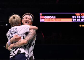 CHEN Tang Jie (kanan) dan Toh Ee Wei menewaskan pasangan dari China, Guo Xin Wa-Chen Fang Hui 21-13, 17-21, 21-10 pada perlawanan suku akhir Terbuka Hong Kong 2024, hari ini. - AFP