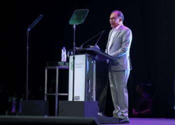 Perdana Menteri, Datuk Seri Anwar Ibrahim berucap pada Majlis Sambutan Ulangtahun ke-30 Khazanah Nasional di Mitec di sini, hari ini. GAMBAR: FARIZ RUSADIO