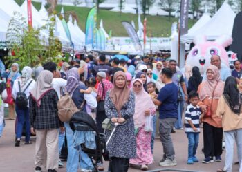 Pengunjung pada Pameran Pertanian, Hortikultur dan Agropelancongan Malaysia (MAHA) 2024  di Taman Ekspo Pertanian Malaysia (MAEPS) Serdang  semalam. – UTUSAN/AMIR KHALID