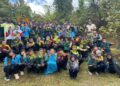 MURID yang menjayakan program menanam semula pokok di Cameron Highlands baru-baru ini. – UTUSAN/LIYANA RAMLI