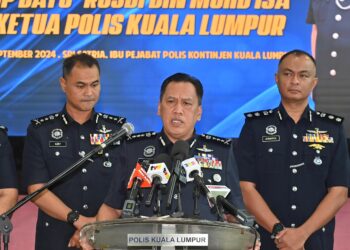 RUSDI Mohd Isa bercakap pada sidang media yang diadakan di Ibu Pejabat Polis Kontinjen Kuala Lumpur di sini hari ini.
UTUSAN/SYAKIR RADIN