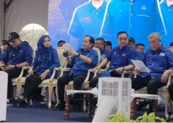 AHMAD Zahid Hamidi hadir dalam Majlis Pelancaran Jentera BN dan Pengumuman Calon di Barisan Nasional Command Center di Taman Sri Kluang, hari ini.