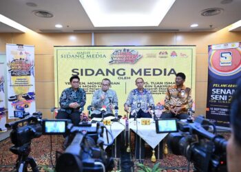 MOHD.  AMRAN MOHD HARIS (dua kiri)  dalam sidang akhbar Festivasl Permainan Tradisional di ibu negara baru-baru ini.