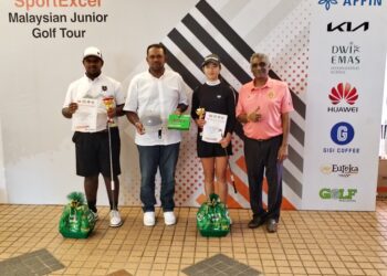 MUHAMMAD IZZUL IRFAN Md. Zaini dan Park Kyoung Won muncul juara kategori lelaki dan perempuan 15-18 tahun di Kejohanan SportExcel Malaysian Junior Golf di Kelab Golf A' Famosa Resort, Alor Gajah, Melaka. - UTUSAN/AMRAN MULUP