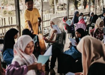 PENDIDIKAN antara lain berperanan membimbing kanak-kanak untuk membezakan antara yang baik dengan buruk. – FACEBOOK TAGUPIMEMBACA