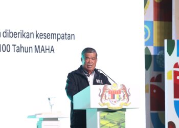 MOHAMAD Sabu ketika berucap di Majlis Perasmian 100 tahun MAHA hari ini. - FARIZ RUSAIDIO/UTUSAN