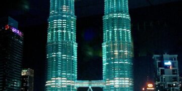 MENARA Berkembar Petronas yang ikonik.