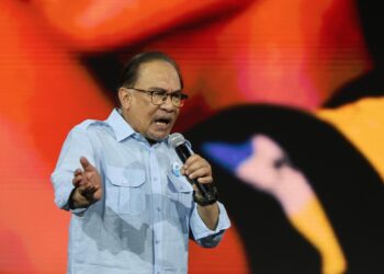 ANWAR Ibrahim berucap dalam Himpunan Keadilan: Suara Rakyat Suara Keramat, malam ini.