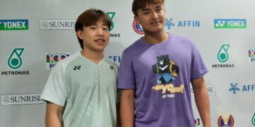 AARON Tai (kiri) dan Kang Khai Xing tewas kepada pasangan Indonesia, Muhammad Shohibul Fikri-Daniel Marthin, 21-19, 16-21, 14-21 pada aksi pusingan kedua Thailand Masters 2025 di Stadium Nimibutr, Bangkok, hari ini.