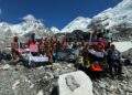 SEKUMPULAN Sekumpulan 39 pendaki  yang menyertai ekspedisi pendakian ke Everest Base Camp (EBC), Nepal. - GAMBAR JBPM