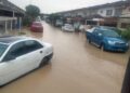 KEADAAN banjir kilat di sekitar Jalan Sungai Merbau, Kota Kemuning, Shah Alam, hari ini.