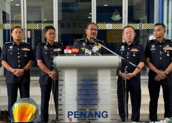 HAMZAH (tengah) dalam sidang media di IPD Seberang Perai Selatan di Jawi, Nibong Tebal, Pulau Pinang hari ini