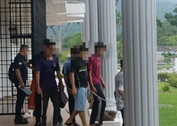 SEORANG pempengaruh TikTok yang ditahan bersama 14 individu lain dalam Ops Khas Samseng Jalanan dibawa ke Mahkamah Majistret Balik Pulau, Pulau Pinang untuk mendapatkan perintah reman hari ini.