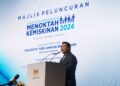 RAFIZI Ramli ketika berucap pada ketika berucap pada Simposium Kebangsaan 2024: Menoktah Kemiskinan di Putrajaya. - UTUSAN/FAISOL MUSTAFA