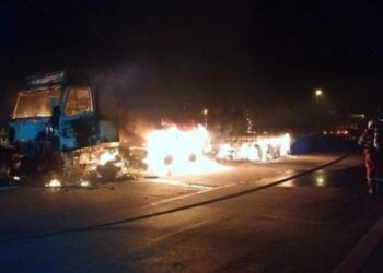 NAHAS melibatkan tujuh kenderaan di KM42 Lebuhraya Kuala Lumpur-Karak pagi tadi. -IHSAN BALAI BOMBA DAN PENYELAMAT BENTONG