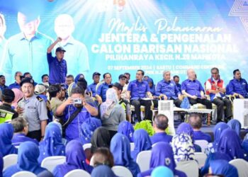 WALAUPUN ramai yang sinikal terhadap kelantangan Muhamad Akmal berhubung pensijilan halal, namun beberapa penganalisis beranggapan Ketua Pemuda UMNO itu antara faktor kemenangan Barisan Nasional (BN) dalam Pilihan Raya Kecil (PRK) Mahkota, Sabtu lalu. – FACEBOOK AKMAL SALEH