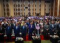 ANWAR Ibrahim bergambar kenangan selepas meluncurkan Simposium Kebangsaan Menoktah Kemiskinan 2024 di Pusat Antarabangsa Putrajaya (PICC) di Putrajaya. - UTUSAN/FAISOL MUSTAFA