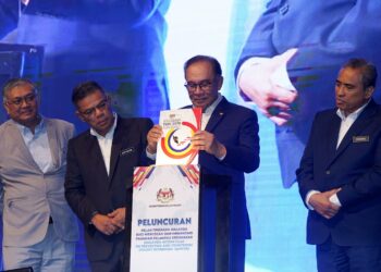 ANWAR Ibrahim ketika gimik peluncuran pelan tindakan Malaysia bagi mencegah dan menangani fahaman pelampau keganasan 2024-2028 di Putrajaya. - UTUSAN/FAISOL MUSTAFA