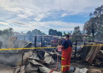 LIMA mangsa termasuk kanak-kanak tiga tahun ditemukan rentung dalam kebakaran di Jalan Lembaga Padi, Lorong Burung Keleto di Kota Kinabalu hari ini-IHSAN BOMBA