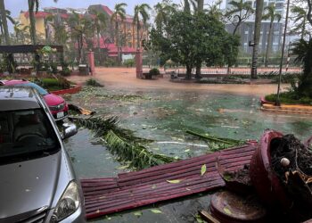 TAUFAN Yagi, ribut paling kuat di Asia tahun ini, mula beransur lemah selepas melanda pantai timur laut Vietnam pada Sabtu lepas.- AGENSI