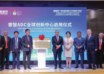 AHMAD Zahid Hamidi menghadiri perasmian pusat kecemerlangan global syarikat China, ChemPartner Pharmatech Co. Ltd yang menjalin  kerjasama dengan Universiti Kebangsaan Malaysia dalam industri perubatan halal, di Shanghai, semalam.