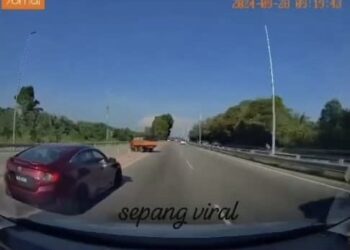 LORI tiba-tiba buat pusingan U, penunggang motosikal nyaris maut di Dengkil, Selangor.