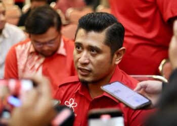 UHAMMAD Hilman ketika ditemui pemberita selepas hadir ke sidang akhbar Majlis Pengenalan Calon Armada Bersatu di sini hari ini. UTUSAN/NURUL NAJWA HASRAN