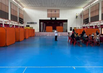 SALAH satu PPS yang ditutup selepas beberapa kawasan yang dilanda banjir mulai surut di PPS Arau, Perlis semalam.-UTUSAN/ASYRAF MUHAMMAD