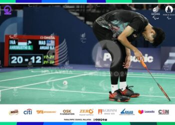 REAKSI pemain badminton para negara, Muhammad Fareez Anuar tidak dapat menahan kekecewaannya selepas tewas pada aksi penentuan gangsa bagi acara perseorangan lelaki SU5 (kecacatan fizikal) dalam Sukan Paralimpik Paris 2024, semalam. - Ihsan Majlis Paralimpik Malaysia (MPM)