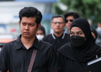 ZAIM Ikhwan Zahari dan Ismanira Abdul Manaf hadir di Mahkamah Sesyen Petaling Jaya bagi sebutan ke pengabaian anak mereka, Zayn Rayyan Abdul Matiin. - UTUSAN/IQBAL ROSLI