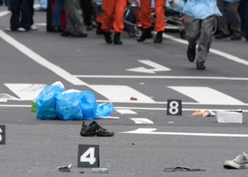 REMAJA berusia 17 tahun terjun dari sebuah bangunan di kawasan membeli-belah di bandar Yokohama, Jepun dan punca bunuh diri belum diketahui.- AGENSI