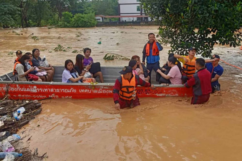 Air sungai melimpah, banjir landa Phayao