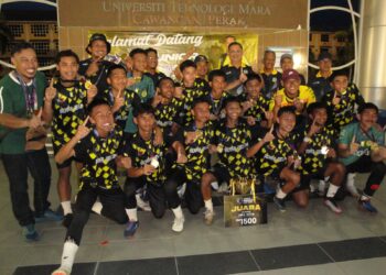 PASUKAN SMK Gunung Rapat  muncul juara Kategori Elit Junior Mereka Cup 2024 di UiTM Seri Iskandar di Perak Tengah baru-baru ini. - UTUSAN