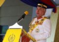 SULTAN Nazrin Muizzuddin Shah bertitah pada Istiadat Perbarisan Pentauliahan Diraja dan Pengurniaan Watikah Pegawai Kadet Palapes Universiti Awam ke-42 di UPSI Tanjung Malim hari ini.