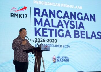 RAFIZI Ramli berucap pada Persidangan Permulaan RMK13 di Sepang, Selangor. - UTUSAN/FAISOL MUSTAFA