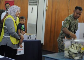 SEMALAM berlangsung pengundiaan awal bagi  Dewan Undangan Negeri (DUN) Mahkota sementara hari undi ditetapkan pada 28 September bagi memboleh rakyat memilih wakil rakyat yang mampu memberi perkhidmatan yang terbaik.-UTUSAN/RAJA JAAFAR ALI