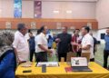 PENERANGAN  oleh wakil ILSAS TNB sewaktu lawatan pameran pada  seminar alam sekitar,  sosial dan tadbir urus (ESG), di Nilai Negeri Sembilan baru-baru ini.