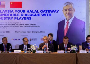 Ahmad Zahid Hamidi ketika menghadiri Forum Perniagaan Halal Malaysia-China di Shanghai, semalam.